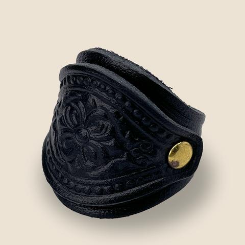 LEATHER SIGNET RING CROSS BLACK