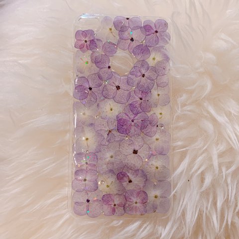 紫陽花ケース。パープルカラーの大人な押し花スマホカバー