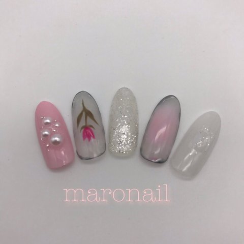 ピンクとシルバーが可愛い🌷チューリップネイルチップ💅