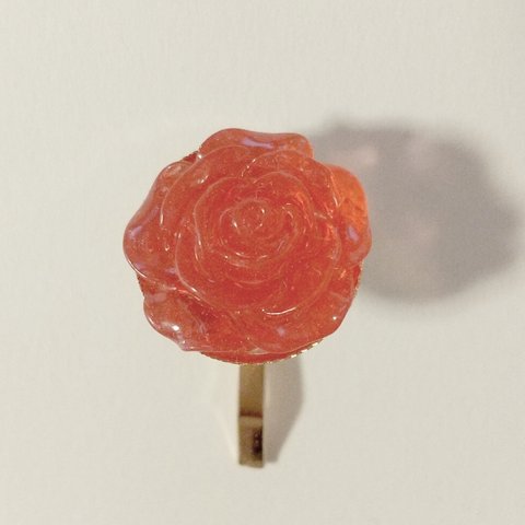 小さな赤い薔薇のポニーフック