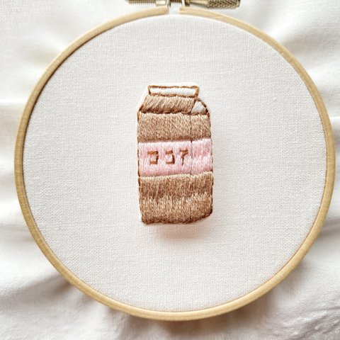 紙パックの刺繍ブローチ(ココア)