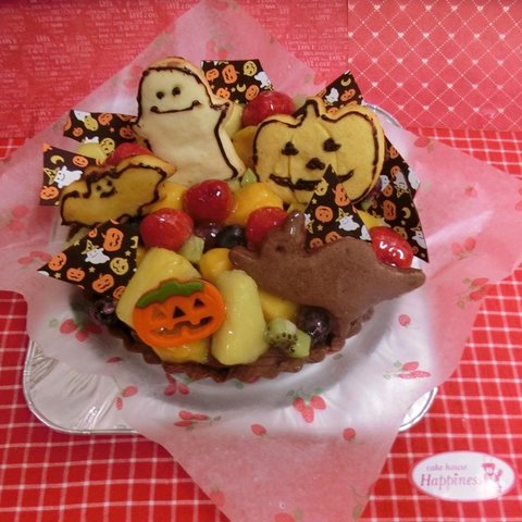 ５号　フルーツとハロウィンクッキートッピングのチョコタルト♪(＾◇＾)