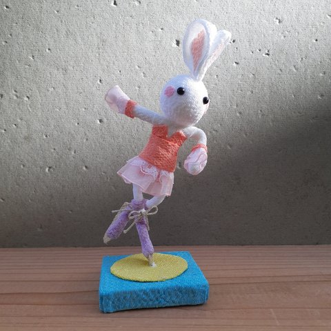 氷上のうさぎ　ちりめん細工　フィギュアスケート　卯年　兎　アイススケート　ステップ　ダンス　rabbit