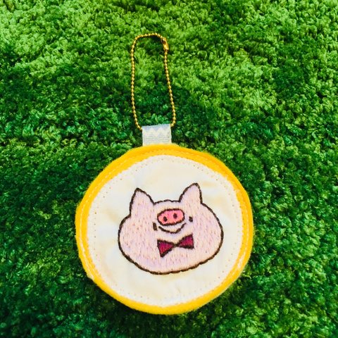 【名入れ刺繍】ボールチェーン付きネームタグ《受注制作》ぶたさん