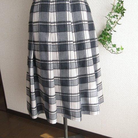 秋冬素材のソフトプリーツスカート（ウールチェック）