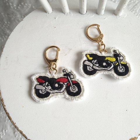 バイク🏍　手刺繍キーホルダー