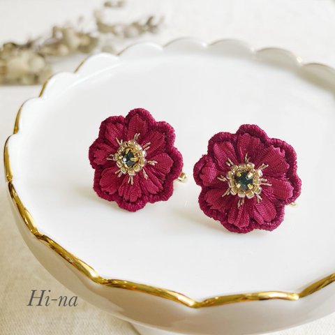 チョコレートコスモス刺繍　秋色秋桜ピアス/イヤリング  