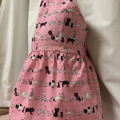猫ちゃん大集合の子ども用エプロン　三角巾付き　ピンク　保育園　幼稚園　こども園　クッキング　キッズエプロン　お家時間