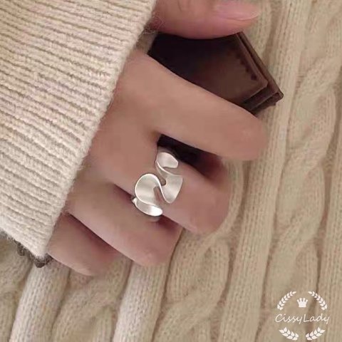 シルバー　艶消し　フリル　指輪　リング　ring フリーサイズ　マット加工　