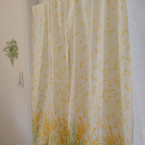 🌿北欧風🍀【黄色い花。ミモザ】巾の広い暖簾🍀