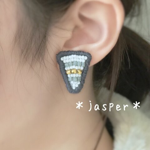 ＊jasper＊刺繍×ビーズ  トライアングルイヤリング《送料無料》