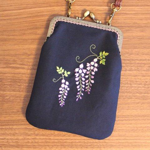 スマホポーチ　がまぐち　手刺繍　藤の花