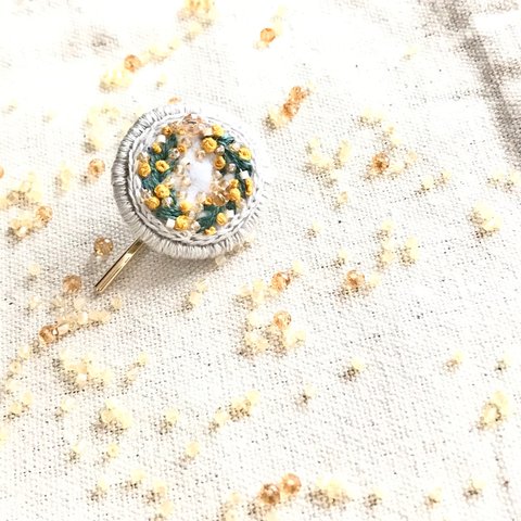 【ビーズ刺繍】ミモザのきらきらポニーフック💛