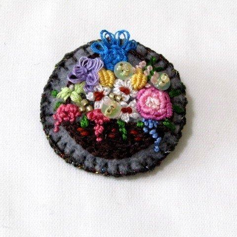 お花バスケット刺繍ブローチ**2**