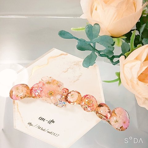 レジン うる艶 かすみ草と桜の緩カーブヘアクリップ  