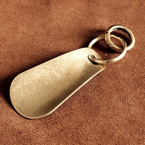 真鍮 丸型カラビナ付き 真鍮製 シューホーンキーホルダー（ショート）ゴールド ブラス ビジネス キーリング 靴ベラ クツベラ くつべら