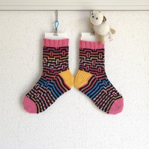 [18cm]キッズ手編み靴下【Leuchtende Geburtstagsfarben】Kids Circuit Socks