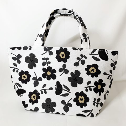【1点物】白地✖️黒花柄のハンドバッグ