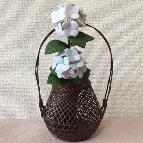 ちりめん細工:紫陽花(白、水色系)