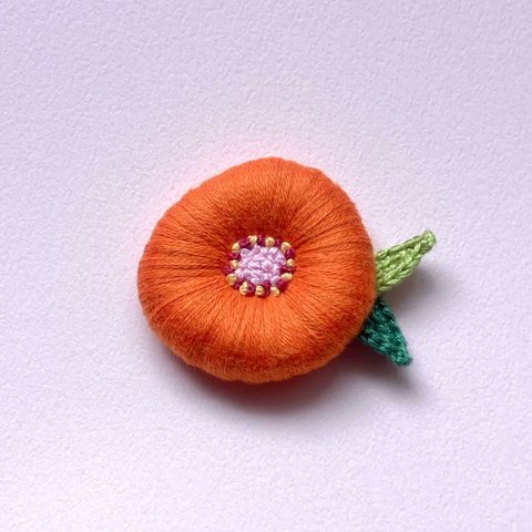 大きなお花の刺繍アクセサリー（オレンジ）