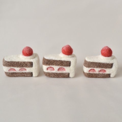 小さなショートケーキ 〈チョコレート〉 / 羊毛フェルト 置物 指輪置き ピンクッション