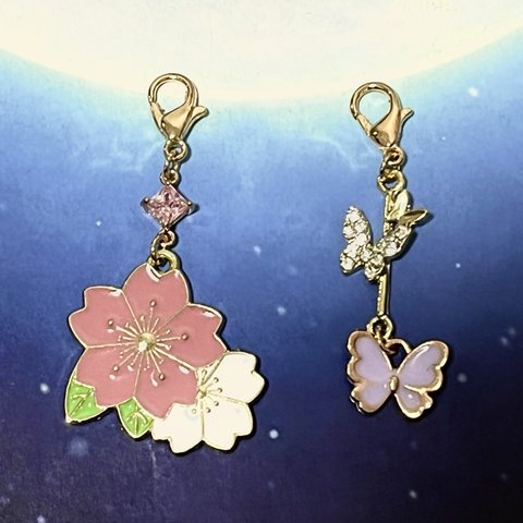 【送料無料】〈2個セット〉♡ 桜の花びらと、蝶のキラキラチャーム　Bタイプ♡ファスナーチャーム