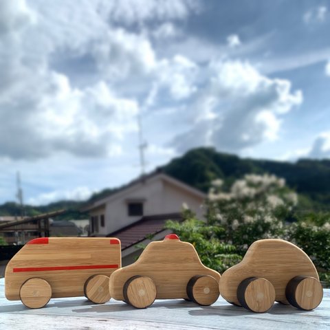 木製のパトカー 木のおもちゃ 知育玩具