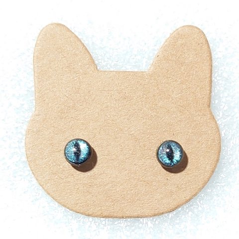 猫目ピアス(ΦωΦ)✨薄い水色とほんのりピンク