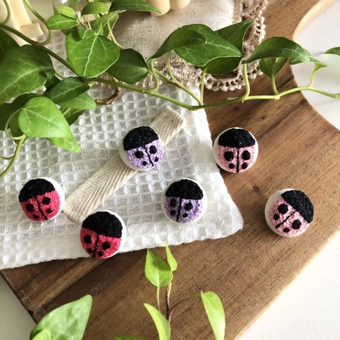   《2個set》シリコンゴム てんとう虫  刺繍 (ヘアゴム 変更可)  