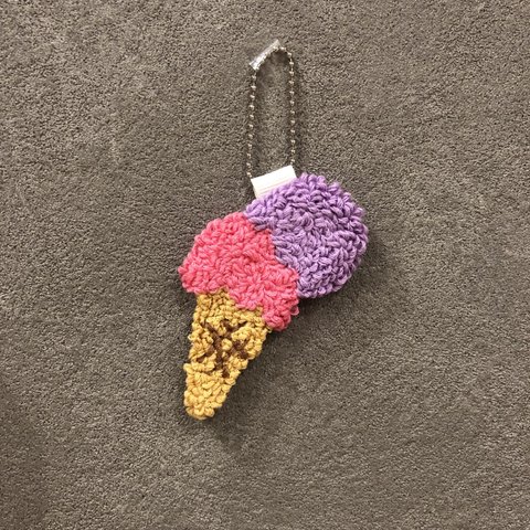 アイスクリームの刺繍キーホルダー