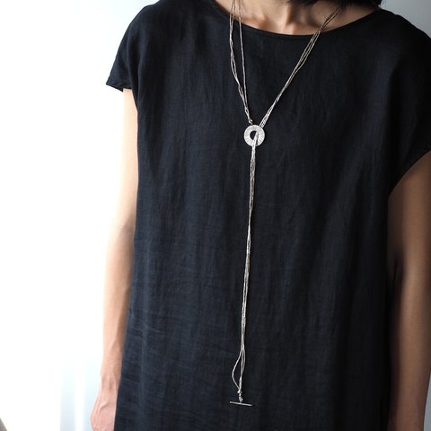 'mantel-top' triple long necklace