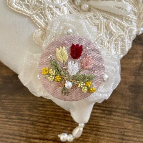 刺繍ブローチorヘアゴム✳︎チューリップとミモザの花束pink