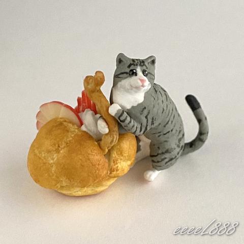 サバトラ白猫　スワンシューりんご　ミニチュア