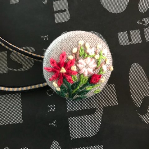 小花の刺繍 ヘアーゴムorブローチ