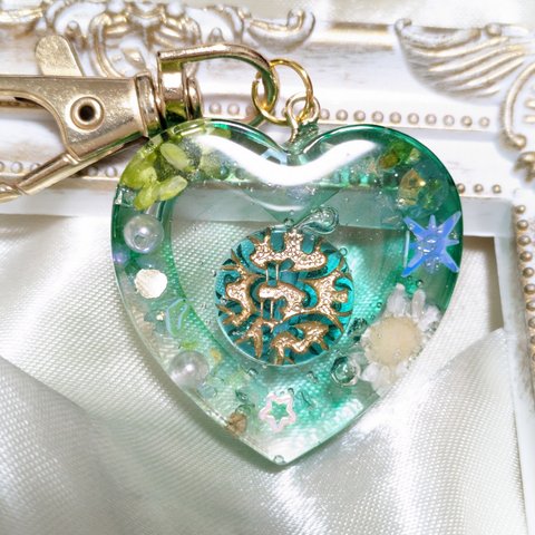 4/20まで100円引き【♡シーグリーンハート♡】キーホルダー レジン 魔法 ゆめかわ ハート ドライフラワー　グリーン　