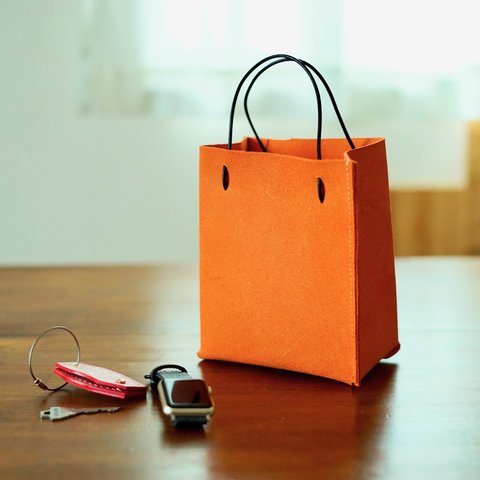 凛としたオレンジ　大人の紙袋/ショップバッグ風スクエアトートバッグ　本革レザーオレンジ　イタリアンレザーの床革