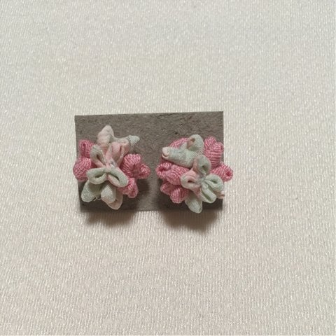 つまみ花ピアス④