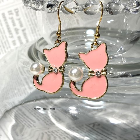 cat pierced earrings　猫　キャット　上品　エレガント　パール　大きめ　ピンク　パステルカラー