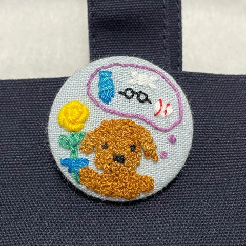 【送料無料】刺繍　くるみボタン　ブローチ　トイプードル　#84