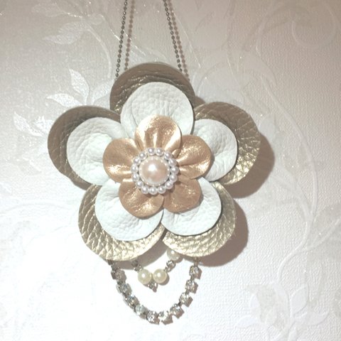 本革お花のコサージュ&バックチャーム