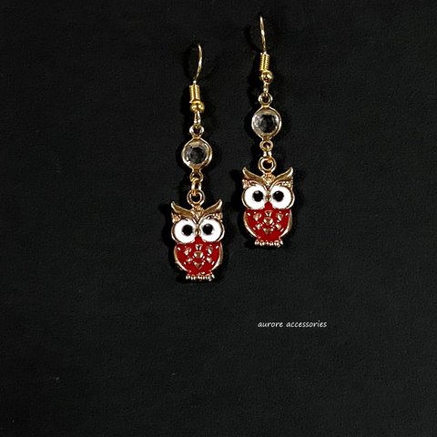owl pierced earrings　フクロウ　個性的　揺れる　カジュアル　レッド　赤　かわいい