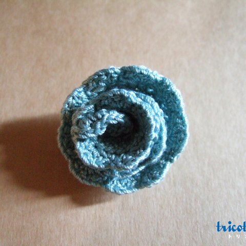 手編み・ブローチ（花・ブルー）【送料込】