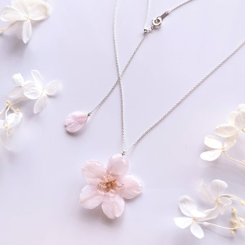 【受注制作】【SV925】Everpink. 本物の桜　厳選花で仕上げたソメイヨシノと花びらの揺れるネックレス　スライドボール調節可　アズキチェーン