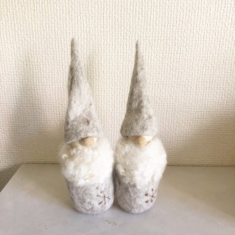 トントゥ　　ナチュラルグレイ　雪刺繍