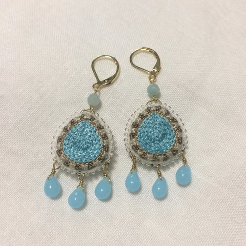 刺繍ジュエリーのドロップピアス