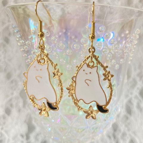 (再入荷)おばけねこちゃんピアス