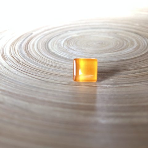 アクセサリー ジュエリー ピアス 樹脂 レディース ガラスタイル 1cm角【オレンジ】