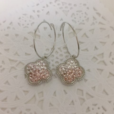 ☆キラキラ花型ピアス☆ピンク