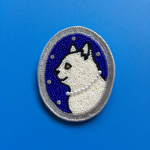 肖像画風ネコのビーズ刺繍ブローチ（ブルー）-Type.A-