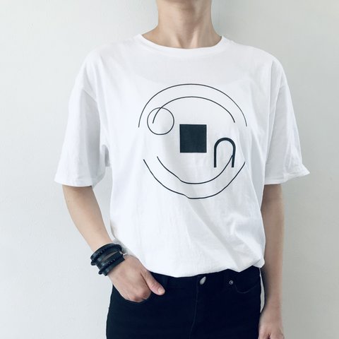 【design T】モノトーン・幾何学・モードなオリジナルデザインTシャツ・図形・Armeria・シック・大人Tシャツ・主役・